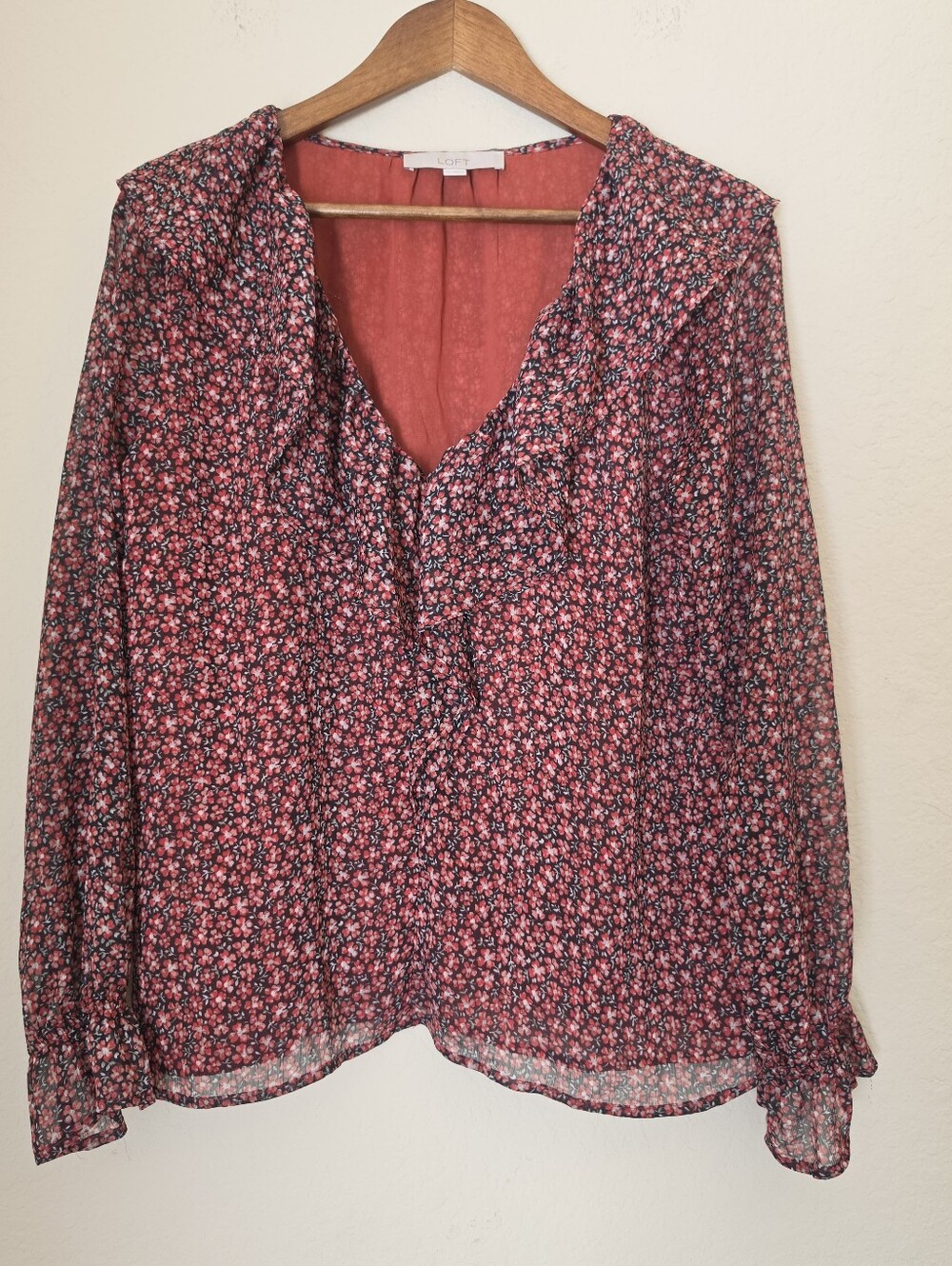 Loft Blouse Womens Medium Red Ditsy Floral Ruffle Neck Boho Chic Ruffle Neck